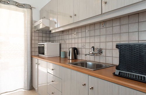 Loutraki Apartment | Διαμέρισμα στο κέντρο του Λουτρακίου, 500 μέτρα από την θάλασσα .