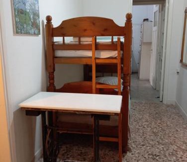 Athens Hostel | Κουκέτα ξύλινη μόλις 3 λεπτά απο το metro