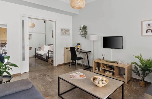Aigaleo Apartment | Μεγάλο Διαμέρισμα φιλοξενίας 300μ από τη Στάση Μετρό Αιγάλεω-Αθηνα