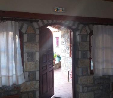 Isaris House | Ξενώνας questhouse Electra isari