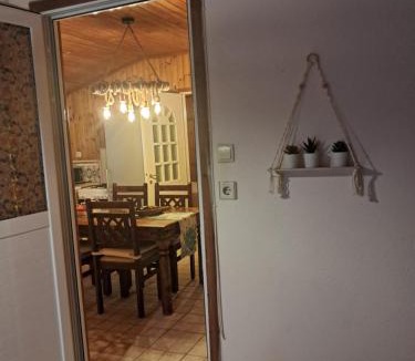 Kineta Apartment | Ξυλινο σπίτι δίπλα στην θάλασσα