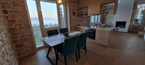 Nafplio House | Πέτρα, Ελιά και Λεβάντα