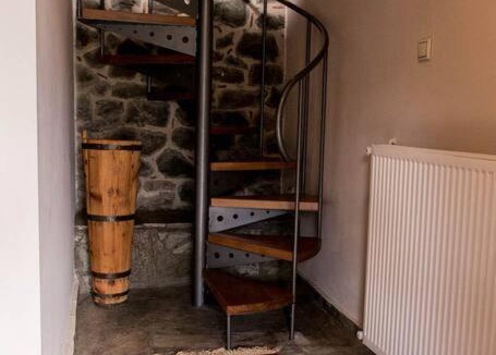 Pyli House | Πέτρινη κατοικία με υπέροχη θέα στο όρος Κόζιακα.