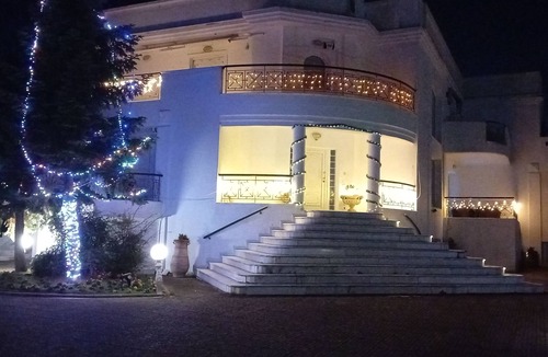 Thermi Villa | Πολυτελής βίλα στην περιοχή αεροδρομίου Θεσσαλονίκης με εσωτερική πισίνα