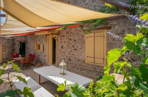 Mantamados House | Το Παλιό Αγγειοπλαστείο Τσκαλαριό