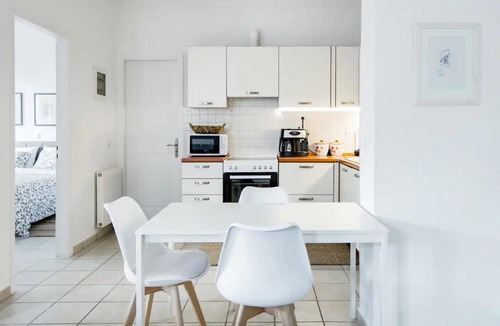Amarousion Apartment | Φωτεινό, Ρομαντικό Διαμέρισμα δίπλα στο Mall