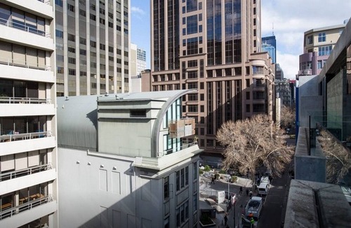 Melbourne Central Business District Apartment | 1 Bedroom Apartment With Balcony