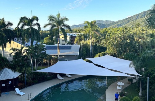 Palm Cove Apartment | 1 bedroom resort apartment pools Gym free health club top floor tropical views