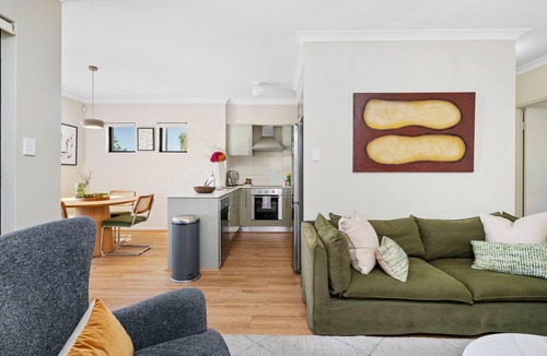 Beckenham Apartment | 1 BRD Near Everything in Beckenham