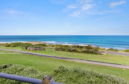 Wongarra Apartment | 1 Whitecrest Resort - Pool & Amazing Ocean Views