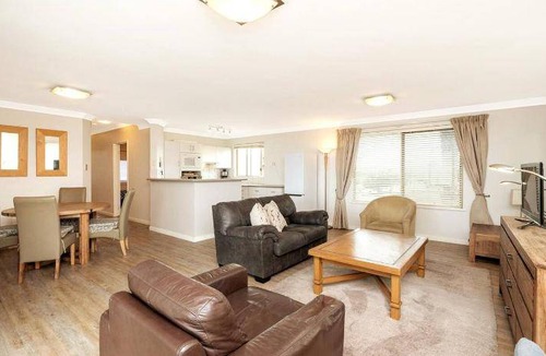 Scarborough Apartment | 100 m² Apartment ∙ 2 bedrooms ∙ 4 guests
