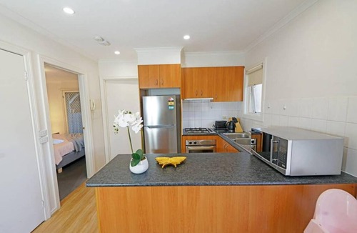Box Hill Apartment | 100 m² Apartment ∙ 1 bedroom ∙ 3 guests
