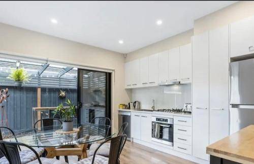 Rosebud Apartment | 100 m² Apartment ∙ 2 bedrooms ∙ 5 guests