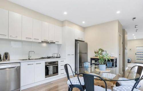 Rosebud Apartment | 100 m² Apartment ∙ 2 bedrooms ∙ 5 guests