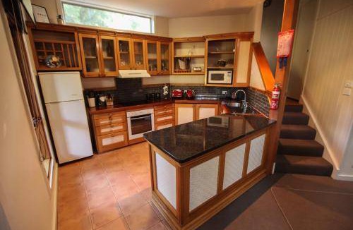 Halls Gap Cabin | 100 m² Lodge ∙ 2 guests