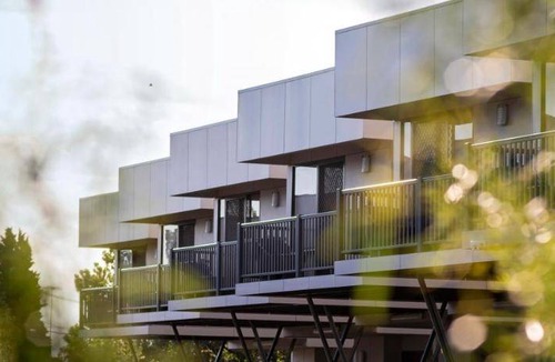 Braybrook Resort | 100 m² Resort ∙ 3 bedrooms ∙ 127 guests