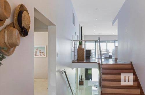 Summerland Point House | 1000 m² House ∙ 5 bedrooms ∙ 11 guests