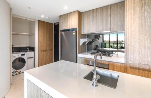 Melbourne Central Business District Apartment | 108 Flinders - Stunning Views & Prime Location