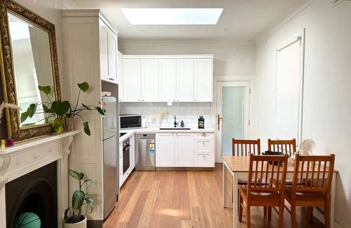 Zetland House | 10min CBD & Airport | Parking | 5min to bus&train