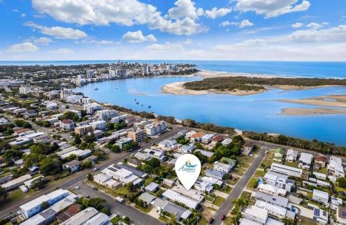 Golden Beach House | 11 Wills Avenue Golden Beach QLD