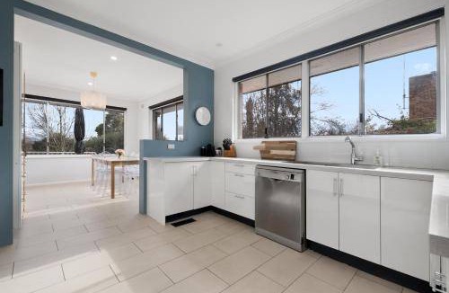West Bathurst House | 1100 m² House ∙ 5 bedrooms ∙ 12 guests