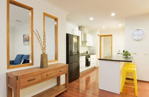 Bright Apartment | 12 Mount Porepunkah Road