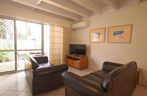 Moffat Beach Apartment | 120 m² Apartment ∙ 3 bedrooms ∙ 7 guests