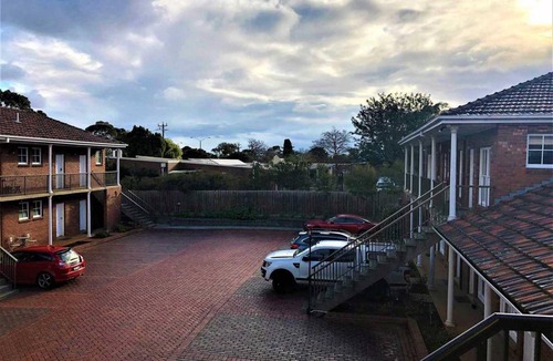 Glen Waverley Apartment | 120 m² Apartment ∙ 3 bedrooms ∙ 127 guests