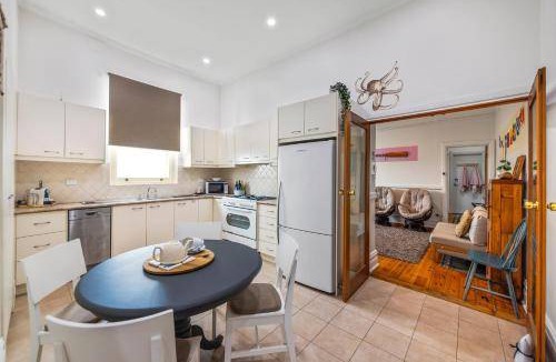 Henley Beach House | 120 m² House ∙ 1 bedroom ∙ 2 guests