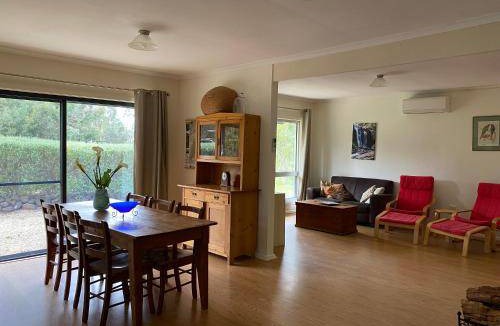 Dunkeld House | 120 m² House ∙ 3 bedrooms ∙ 6 guests