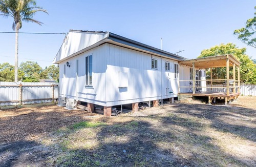 Tanilba Bay House | 13 Beatty Blvd - Air Con, Wi-Fi, Linen, Boat Parking, Pet Friendly