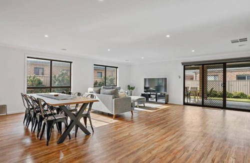 Golden Point House | 130 m² House ∙ 3 bedrooms ∙ 8 guests