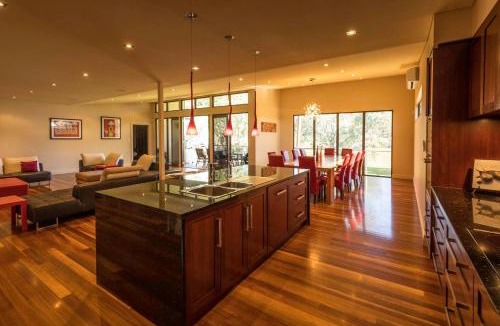 Bowhill House | 141 Providence Drive, Bowhill
