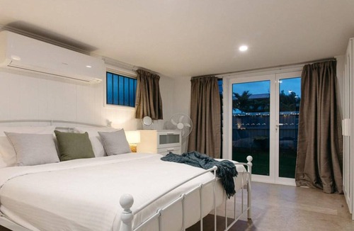 Moffat Beach Apartment | 15 m² Apartment ∙ 2 bedrooms ∙ 4 guests