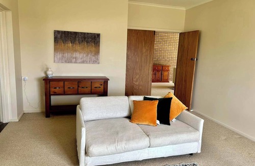 Leongatha House | 15 mins from the coast! Pet-friendly, large home great for multiple families!