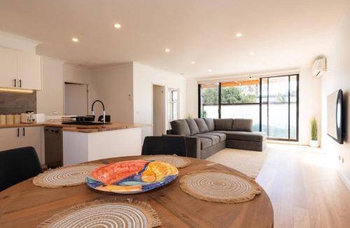 Parkdale House | 150 m² House ∙ 1 bedroom ∙ 4 guests