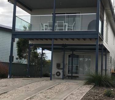 Kingscote House | 150 m² House ∙ 3 bedrooms ∙ 8 guests