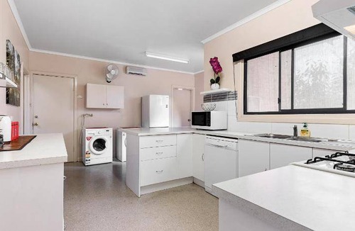 Strathmerton House | 150 m² Motel ∙ 4 bedrooms ∙ 13 guests