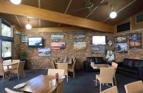 Mannum Hotel | 150 m² Motel ∙ 4 bedrooms ∙ 8 guests