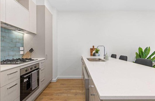 Port Adelaide Apartment | 158 m² Apartment ∙ 3 bedrooms ∙ 6 guests