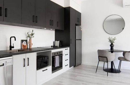 Port Adelaide Apartment | 158 m² Apartment ∙ 3 bedrooms ∙ 6 guests