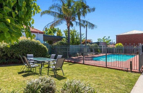 Swan Hill Hotel | 168 m² Motel ∙ 127 guests
