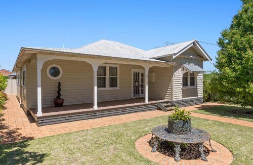 Swan Hill Hotel | 168 m² Motel ∙ 127 guests