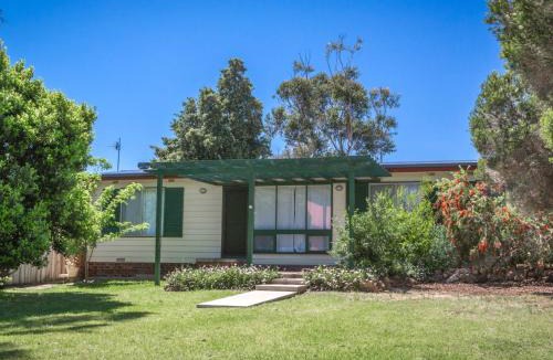 Carrickalinga House | 17 Broadbeach Drive