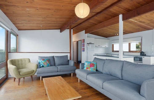 Dalmeny House | 17 Dulling Street - Beach House