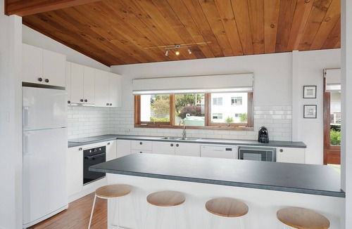 Dalmeny House | 17 Dulling Street - Beach House