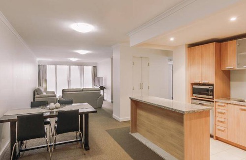 Newcastle West Apartment | 180 m² Apartment ∙ 10 guests