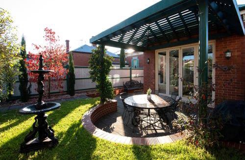 Ballarat House | 180 m² House ∙ 3 bedrooms ∙ 6 guests