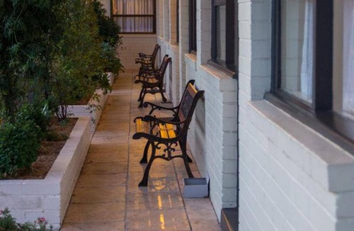 Bathurst Hotel | 180 m² Motel ∙ 3 bedrooms ∙ 15 guests