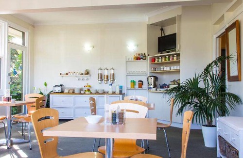 Bathurst Hotel | 180 m² Motel ∙ 3 bedrooms ∙ 15 guests